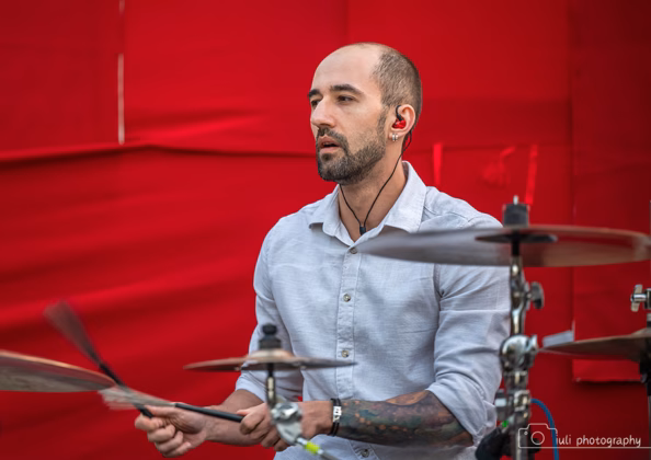 A picture of E-an-na in concert taken by Iuliana Pasca