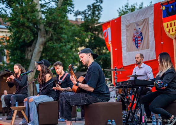 A picture of E-an-na in concert taken by Iuliana Pasca