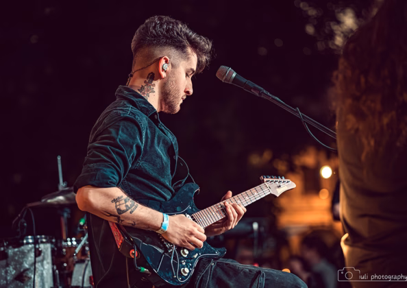 A picture of E-an-na in concert taken by Iuliana Pasca
