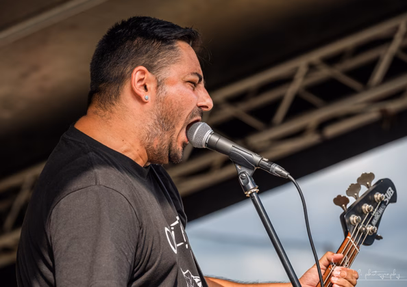 Picture of Los Pogos in concert taken by Iuliana Pasca