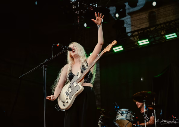 Picture of Sylvaine in concert taken by Iuliana Pasca
