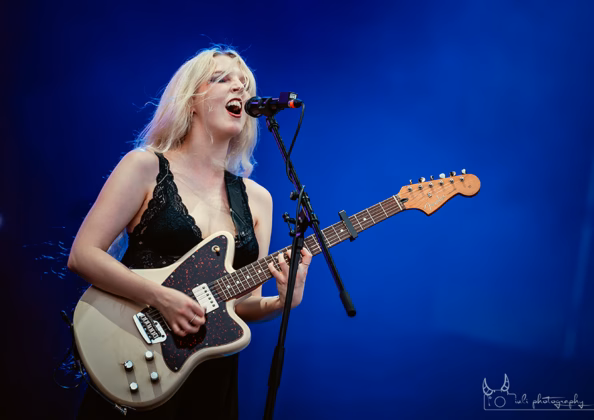 Picture of Sylvaine in concert taken by Iuliana Pasca