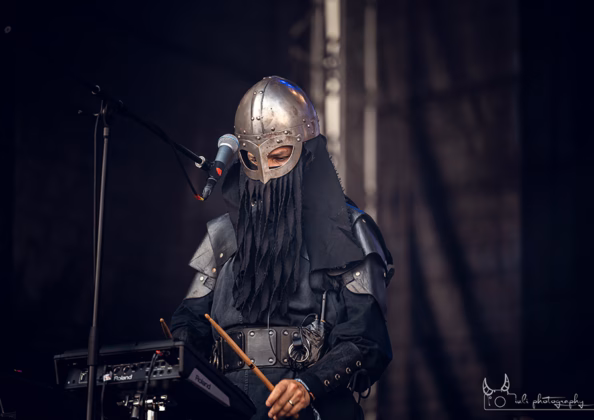 Picture of Eihwar in concert taken by Iuliana Pasca
