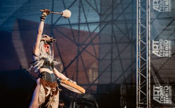 Picture of Eihwar in concert taken by Iuliana Pasca