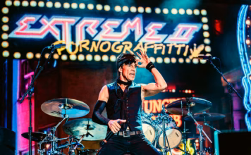 Picture of Extreme in concert taken by Iuliana Pasca