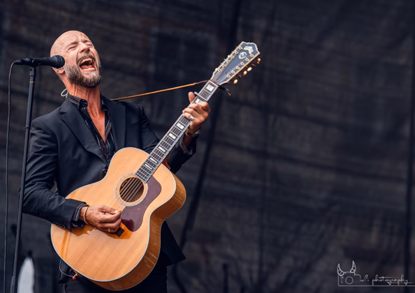 Picture of Sivert Høyem in concert taken by Iuliana Pasca