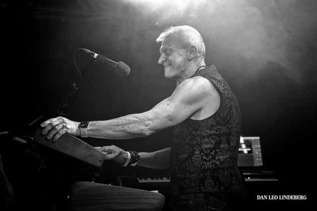 A picture of FM in concert taken by Dan Leo Lindeberg