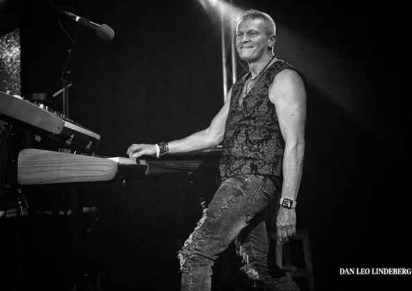 A picture of FM in concert taken by Dan Leo Lindeberg