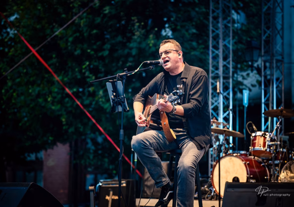 Picture of Old Ones in concert taken by Iuliana Pasca