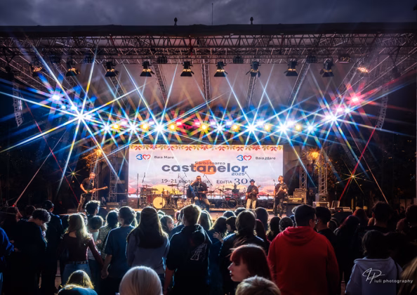 Picture of Old Ones in concert taken by Iuliana Pasca