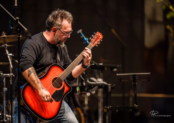 Picture of Radu Iaszberenyi in concert taken by Iuliana Pasca