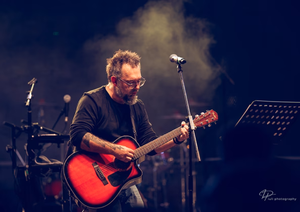 Picture of Radu Iaszberenyi in concert taken by Iuliana Pasca