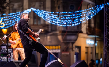 Picture of Radu Iaszberenyi in concert taken by Iuliana Pasca