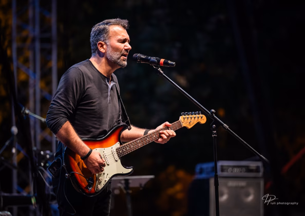 Picture of Radu Iaszberenyi in concert taken by Iuliana Pasca