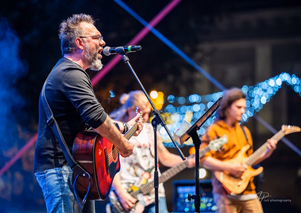 Picture of Radu Iaszberenyi in concert taken by Iuliana Pasca