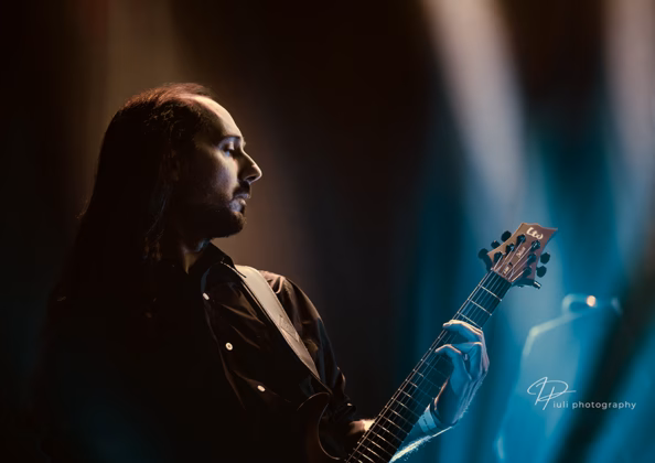 Picture of Guru in concert taken by Iuliana Pasca