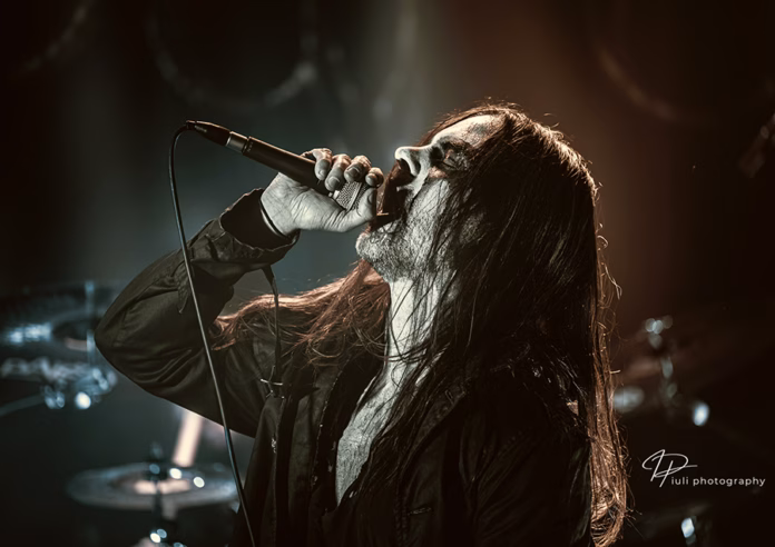 Picture of Guru in concert taken by Iuliana Pasca