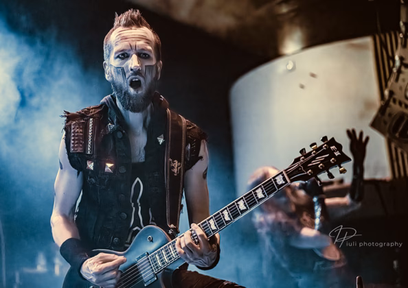 A picture of Kampfar in concert taken by Iuliana Pasca