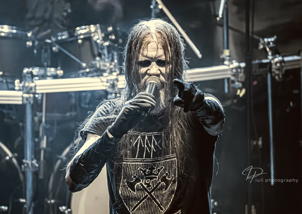 A picture of Kampfar in concert taken by Iuliana Pasca