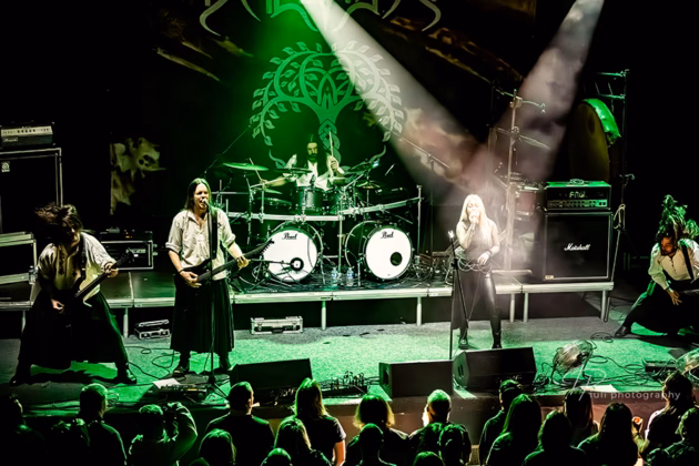 Picture of Dalriada in concert taken by Iuliana Pasca