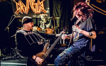 Picture of Crumble in concert taken by Iuliana Pasca