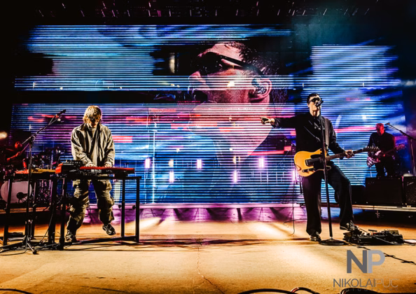 Picture of Bob Moses taken in concert by Nikolai Puc