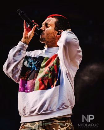 Picture of Lauv taken in concert by Nikolai Puc