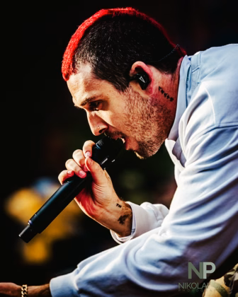 Picture of Lauv taken in concert by Nikolai Puc