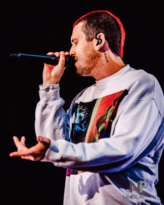 Picture of Lauv taken in concert by Nikolai Puc