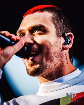Picture of Lauv taken in concert by Nikolai Puc