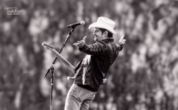 Brad Paisley Picture of Brad Paisley in concert taken by Tovita Razzi