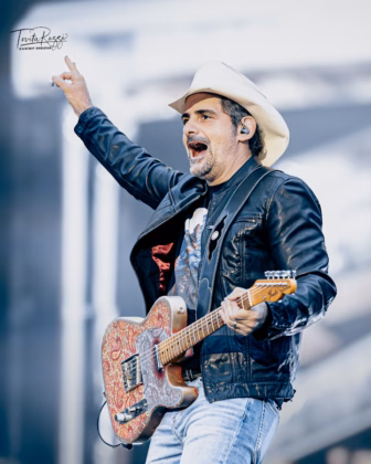 Picture of Brad Paisley in concert taken by Tovita Razzi