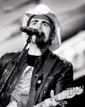 Picture of Brad Paisley in concert taken by Tovita Razzi