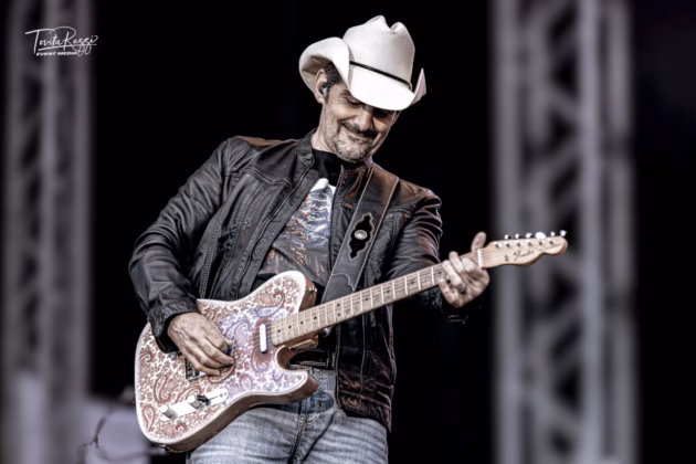 Picture of Brad Paisley in concert taken by Tovita Razzi
