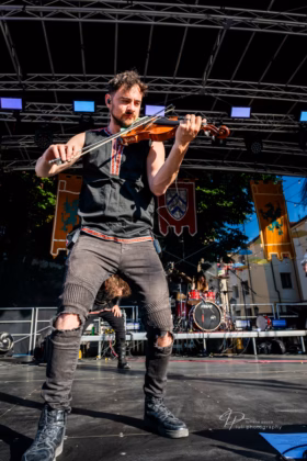 A picture of An Theos in concert taken by Iuliana Pasca