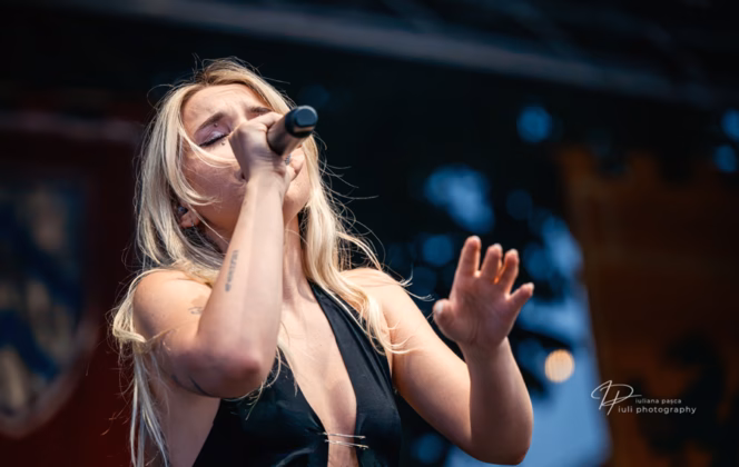 A picture of Ilinca in concert taken by Iuliana Pasca