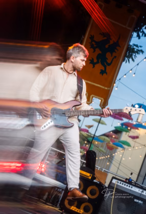 A picture of Mano & Gregor in concert taken by Iuliana Pasca