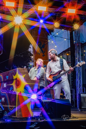 A picture of Mano & Gregor in concert taken by Iuliana Pasca