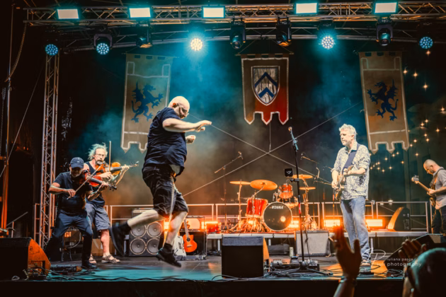 A picture of Nightlosers in concert taken by Iuliana Pasca
