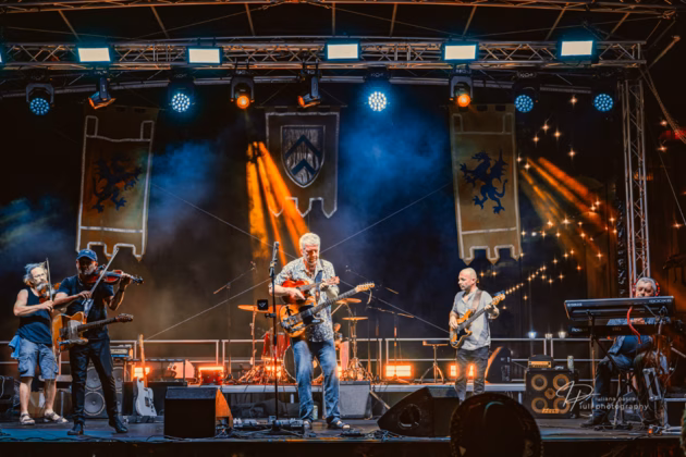 A picture of Nightlosers in concert taken by Iuliana Pasca