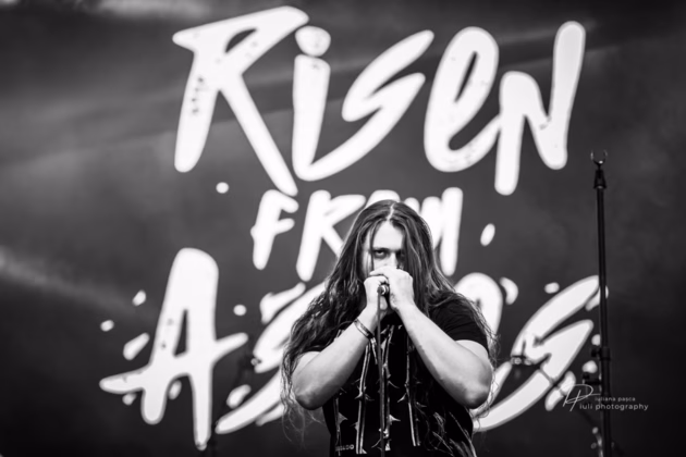 A picture of Risen From Ashes in concert taken by Iuliana Pasca