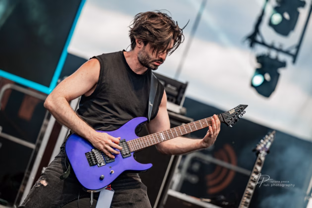 A picture of Risen From Ashes in concert taken by Iuliana Pasca
