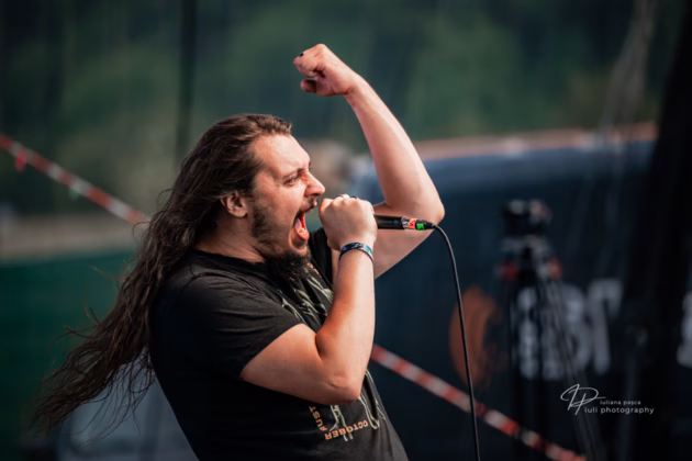 A picture of Risen From Ashes in concert taken by Iuliana Pasca