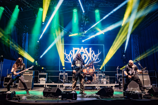 A picture of Day 40 in concert taken by Iuliana Pasca