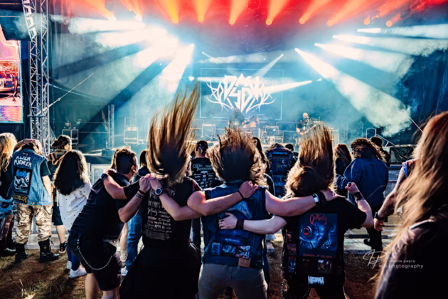 A picture of Day 40 in concert taken by Iuliana Pasca
