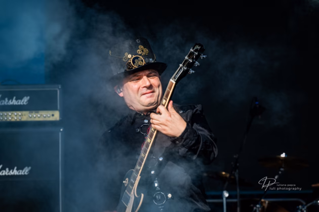 A picture of Katharein in concert taken by Iuliana Pasca