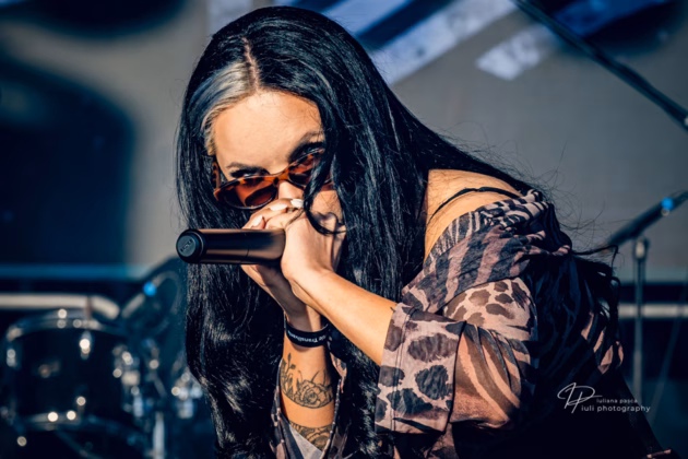 A picture of Underwaves in concert taken by Iuliana Pasca