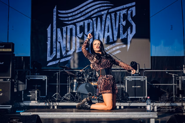 A picture of Underwaves in concert taken by Iuliana Pasca