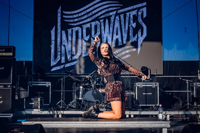 A picture of Underwaves in concert taken by Iuliana Pasca