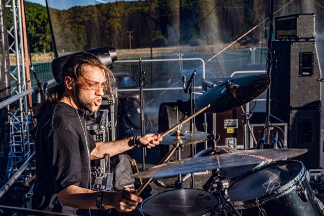 A picture of Underwaves in concert taken by Iuliana Pasca
